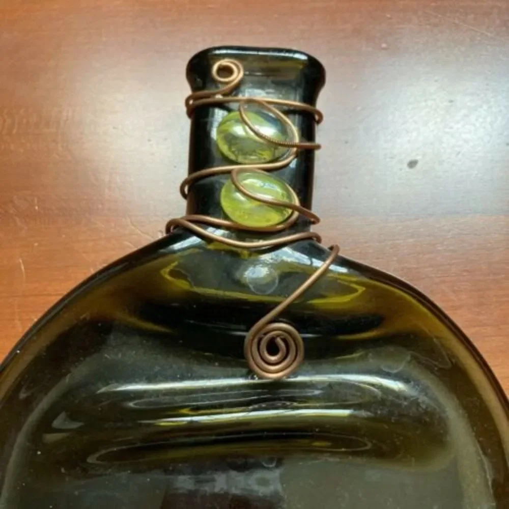 APPETIZER TRAY Wine Bottle Serving Tray Plate and Spreader Knife 13 x 6 inches